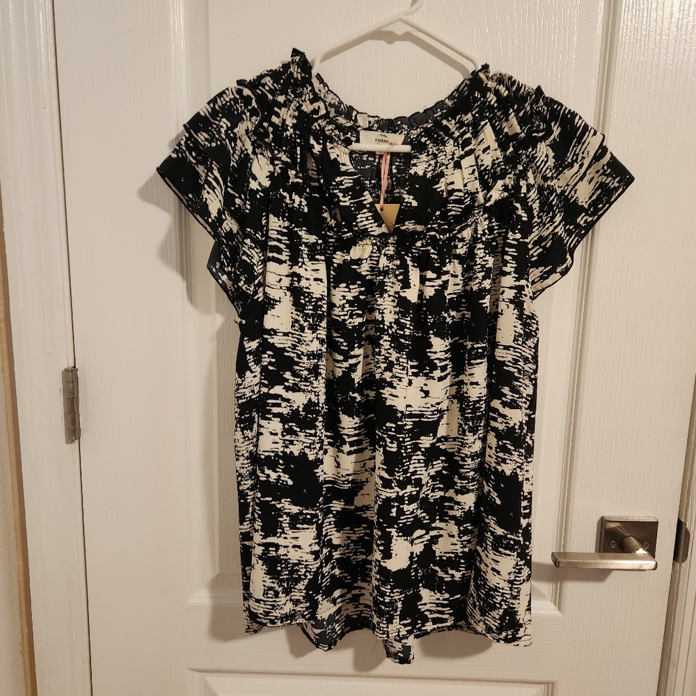 New With Tags entro Black and White Abstract Print Top